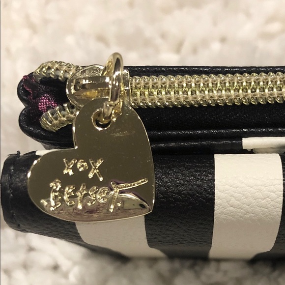 Betsey Johnson wristlet /wallet - Picture 4 of 8